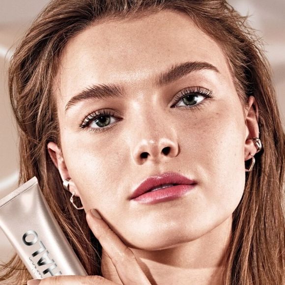 Smashbox Halo Healthy Glow All-In-One Tinted Moisturizer Broad Spectrum SPF 25 - Picture 14 of 14